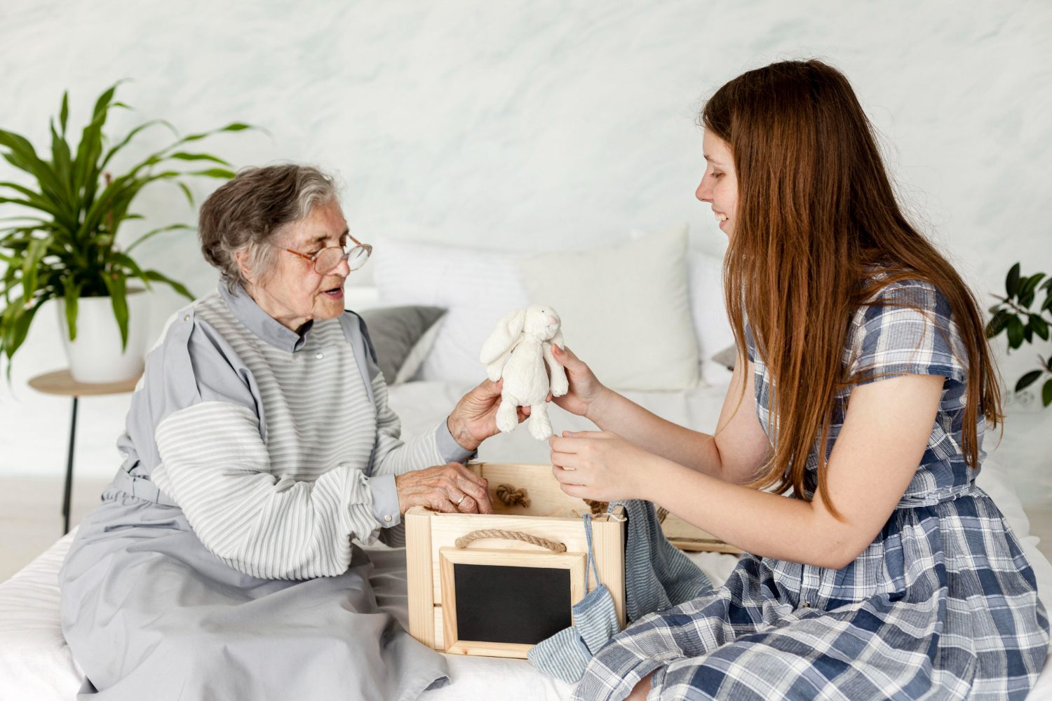 granddaughter-spending-time-with-grandmother